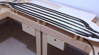 Maqueta para escala n. cerrando el circuito de vías y otros detalles...